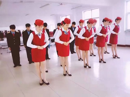 女生報石家莊東華鐵路學(xué)校學(xué)什么好？