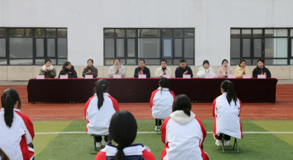 石家莊東華鐵路學(xué)?？瓦\(yùn)服務(wù)禮儀技能大賽